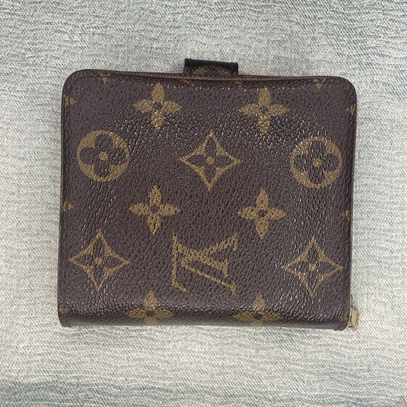 Louis Vuitton Monogram Leather Compact Zip Snap Wallet - Picture 4 of 16